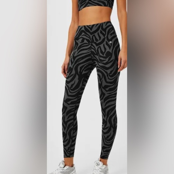 Anine Bing Sport Black and Gray Zebra Leggings M New - Picture 1 of 9
